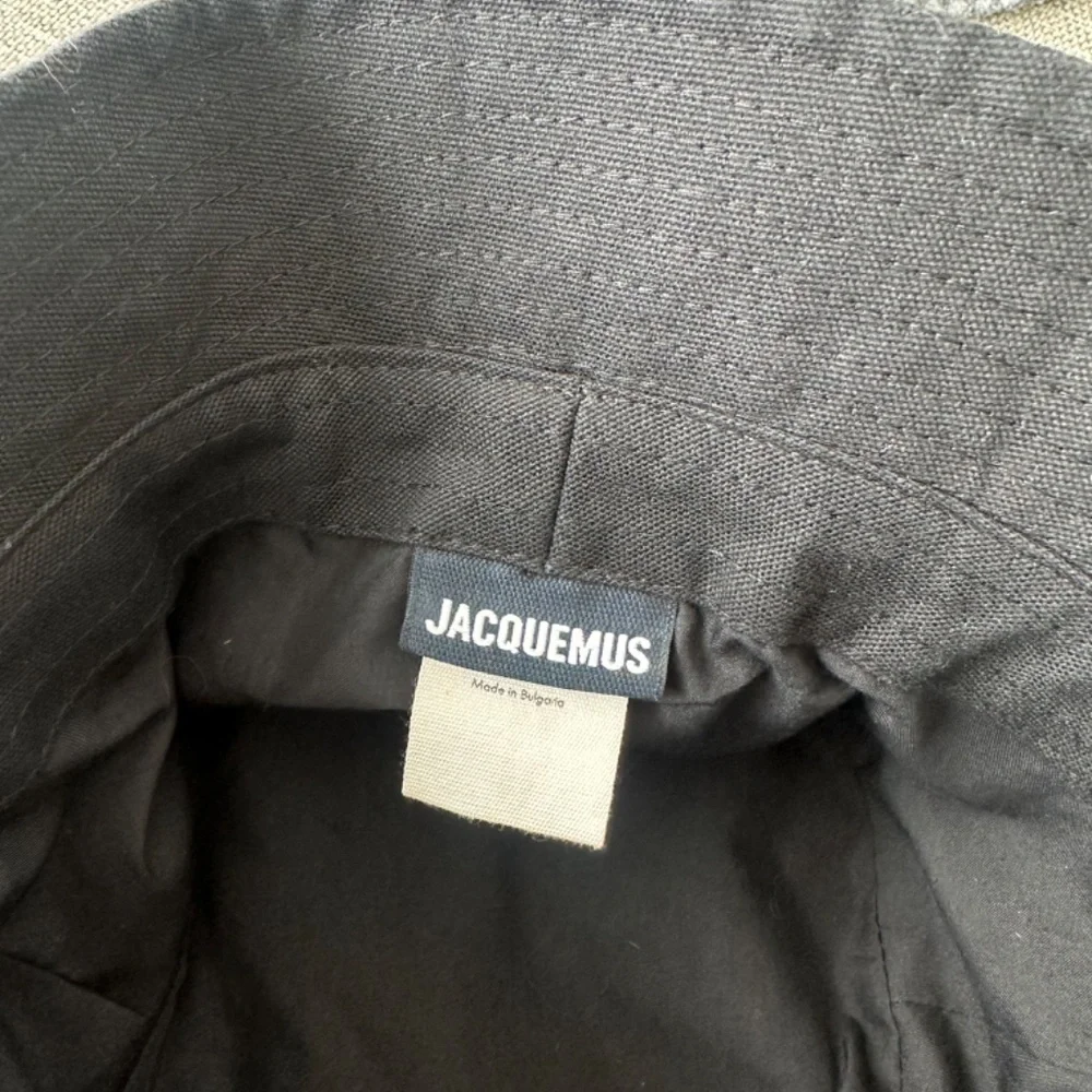 Jacquemus Bucket Hat - Black Les Classiques 'The Gadjo' Bucket Hat - Picture 3 of 6